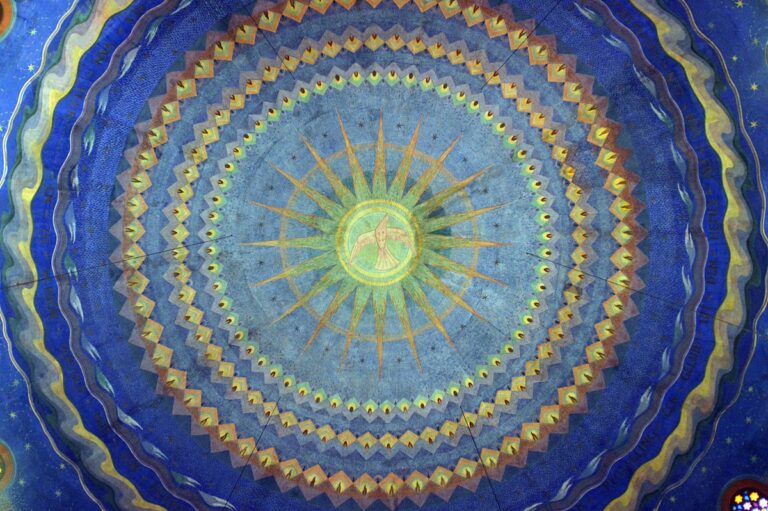 1200px-Cenakelkerk_(Heilig_Landstichting)_Koepel